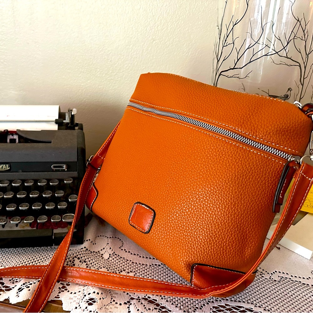 Beautiful camel color crossbody bag - Picture 2 of 10